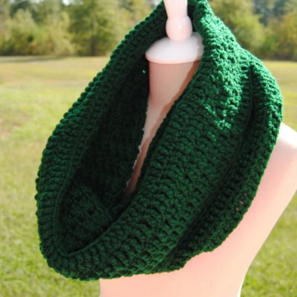 Crochet Mega Hunter Green Cowl/New - Picture 2 of 3